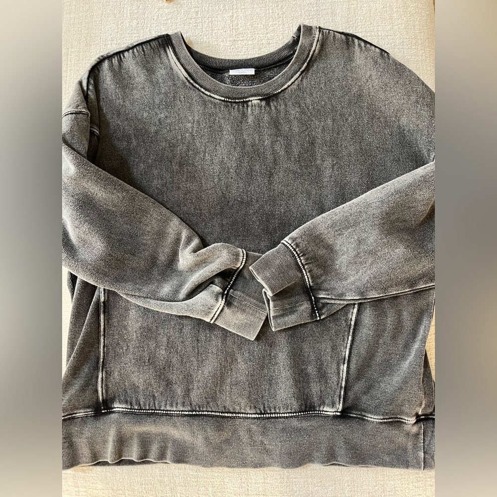 Black washed sweatshirt